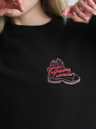 Свитшот женский РОДИНА Жизнь измеряется шагами Черный фото 8