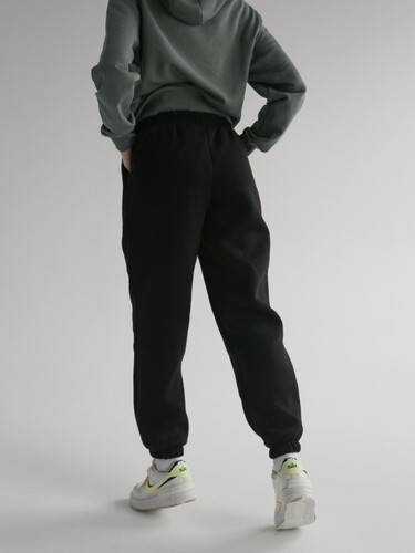 Брюки с начесом спортивные РОДИНА Оверсайз (женские) Черный фото 6